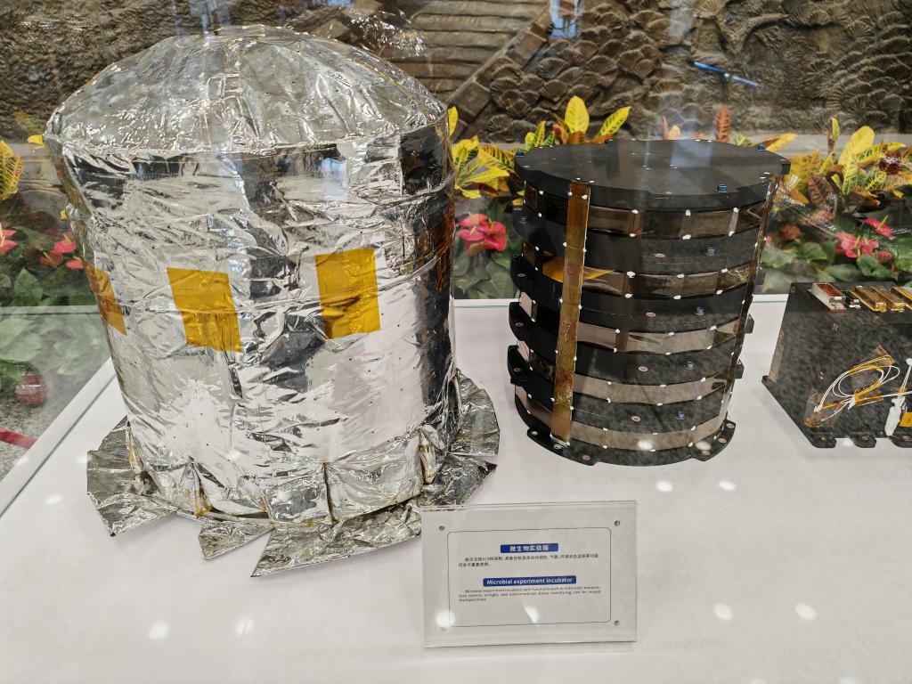 新華鮮報丨圓滿完成！首顆可重復使用返回式衛(wèi)星上天入地干了啥(圖2)